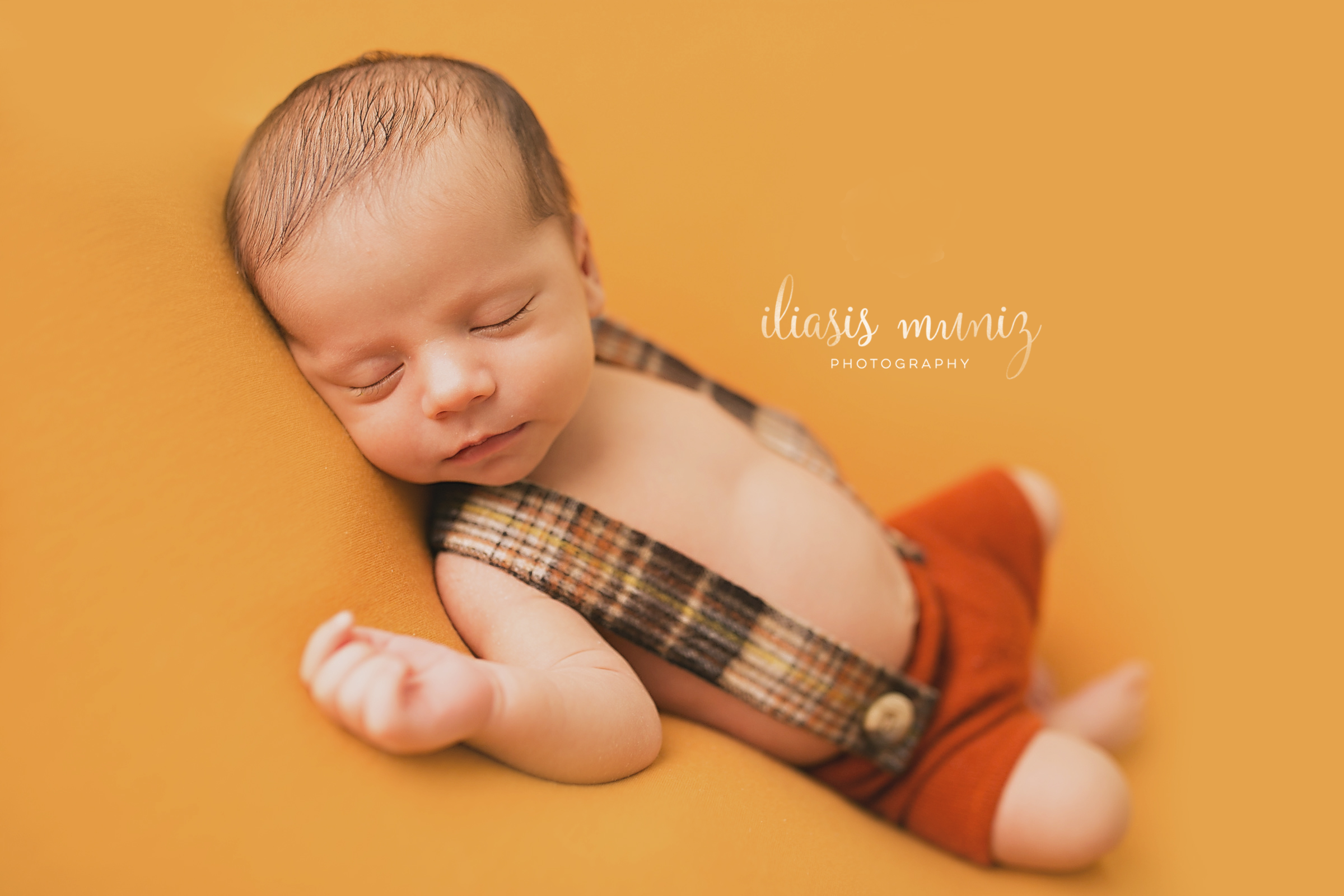 now-booking-newborn-sessions-iliasis-muniz-photography