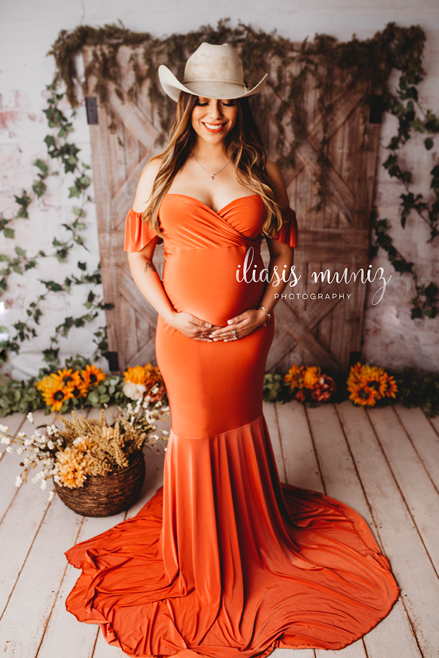 Ain’t my first rodeo | Studio Maternity Portraits