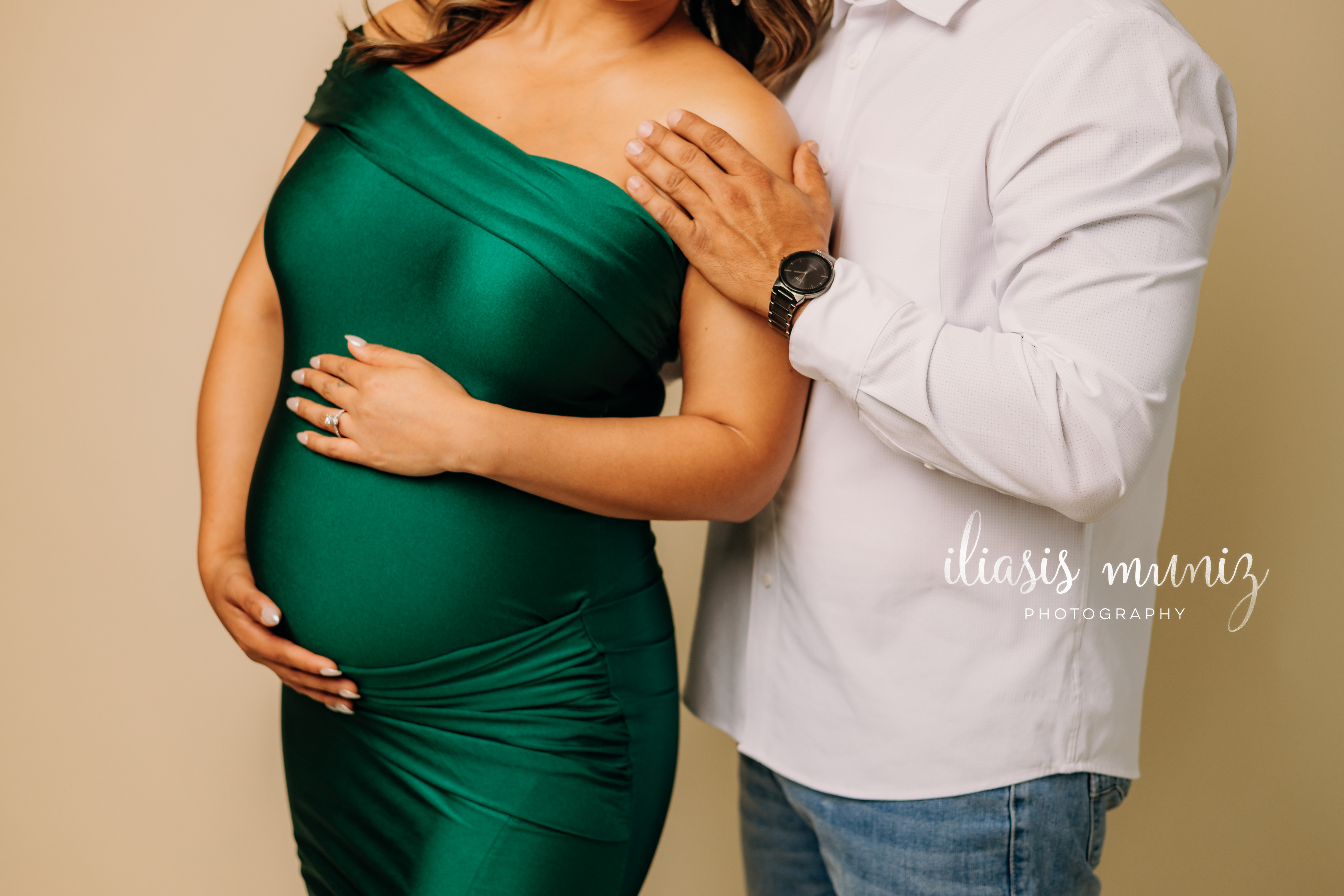 Maternity Couple Photoshoot: Celebrating Partnership During Pregnancy